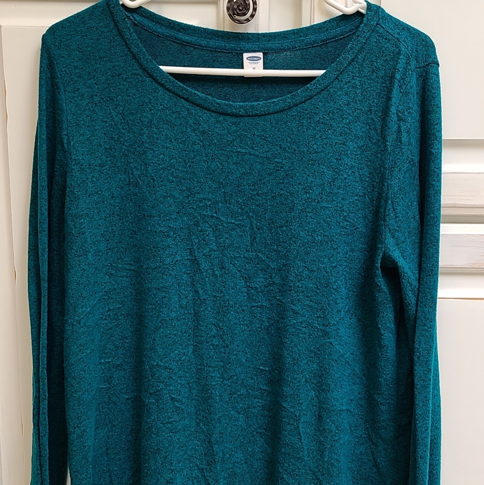 Women's Light weight sweater.
